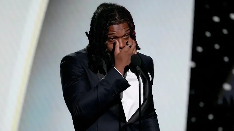 NFL: Damar Hamlin reconoce con premio a médicos que le salvaron la vida