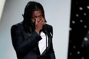 NFL: Damar Hamlin reconoce con premio a médicos que le salvaron la vida
