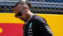 Lewis Hamilton 'defiende' a Checo de las declaraciones de Helmut Marko: "Completamente inaceptable"