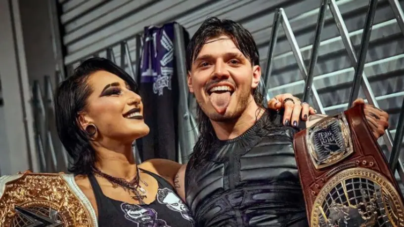 Dominik Mysterio llega a la Arena Ciudad de México para la función de WWE