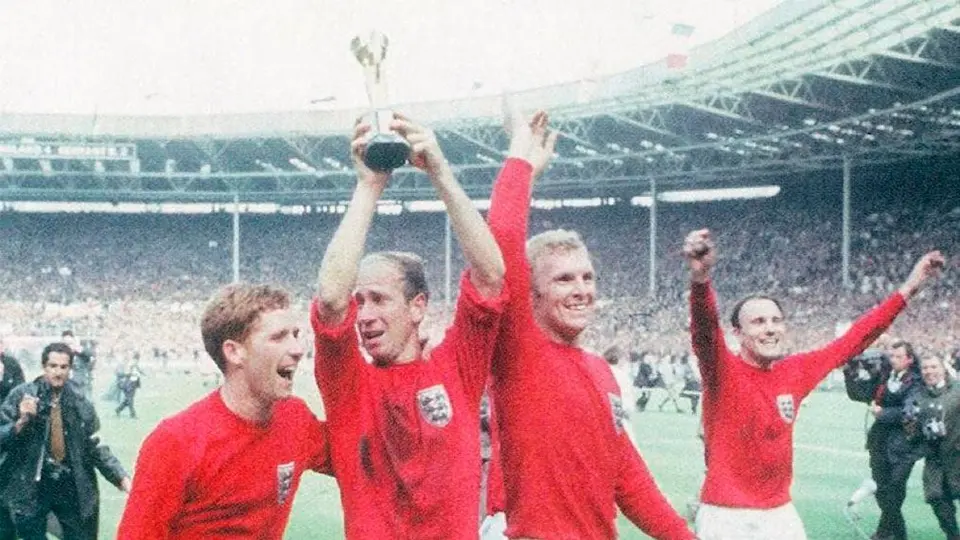 ¡Del luto a la gloria! Bobby Charlton y el accidente que le cambió la vida