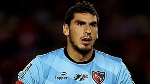 Nahuel Guzmán manda mensaje tras ver la visita de Peso Pluma a Newell's