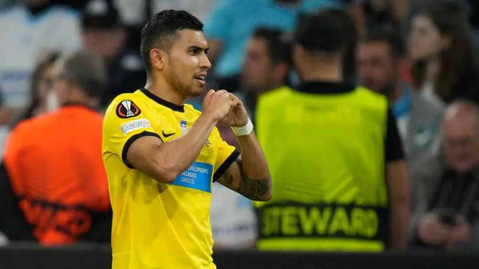 ¡Otro mexicano que brilla en la UEFA! Orbelín Pineda anotó con el AEK Atenas en Europa League
