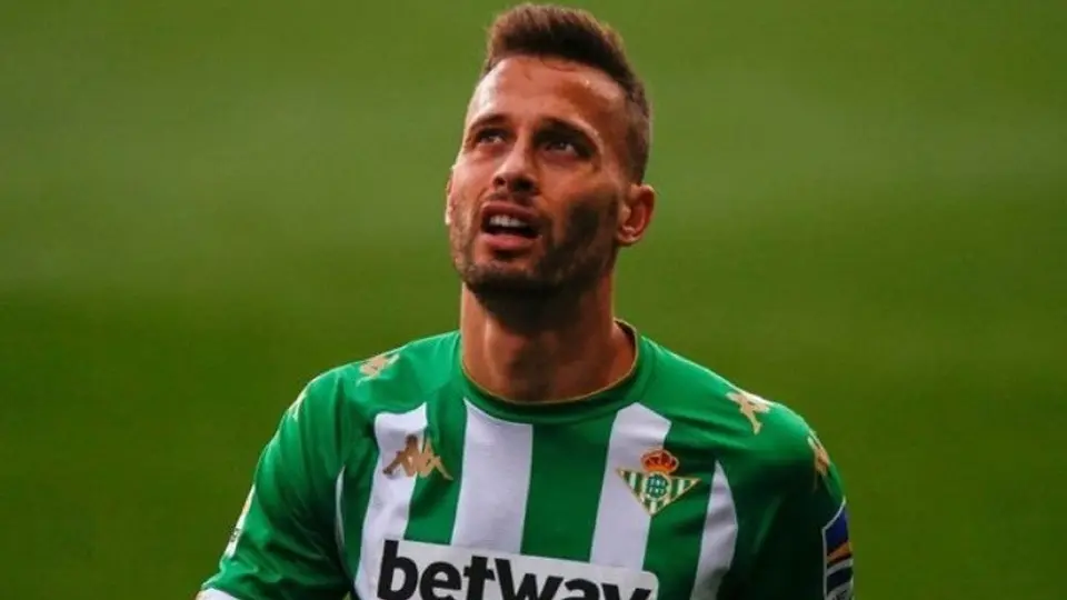 Rayados aumenta oferta por Sergio Canales; también buscan fichar a Luis Chávez
