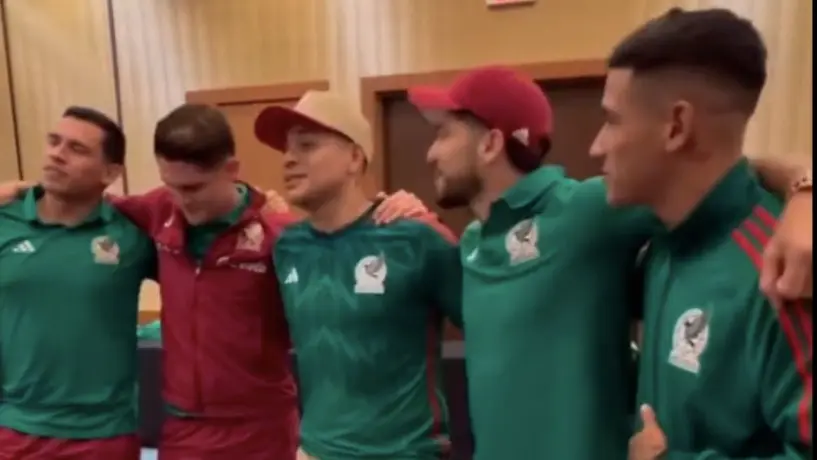 Eduin Caz, de Grupo Firme, visitó la concentración del Tri en Las Vegas