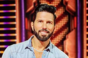 Poncho de Nigris y 'Turco' Mohamed se toman foto haciendo señal de Team Infierno