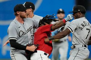 José Ramírez noqueó a Tim Anderson durante el juego entre White Sox y Guardians