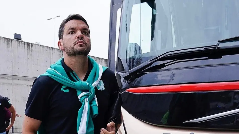 Nicolás Larcamón sobre derrota ante Rayados: ‘La expulsión impactó en el juego, no veo falta’