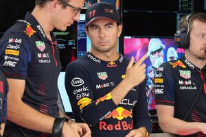 Prensa internacional revienta a Checo Pérez tras abandono en el GP de Japón