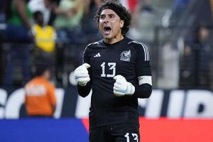 Las Ligas de futbol del mundo felicitan a Guillermo Ochoa en su cumpleaños 38