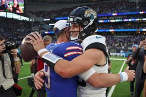 Jaguars vence a Bills de la mano de Travis Etienne en el Tottenham Hotspur Stadium