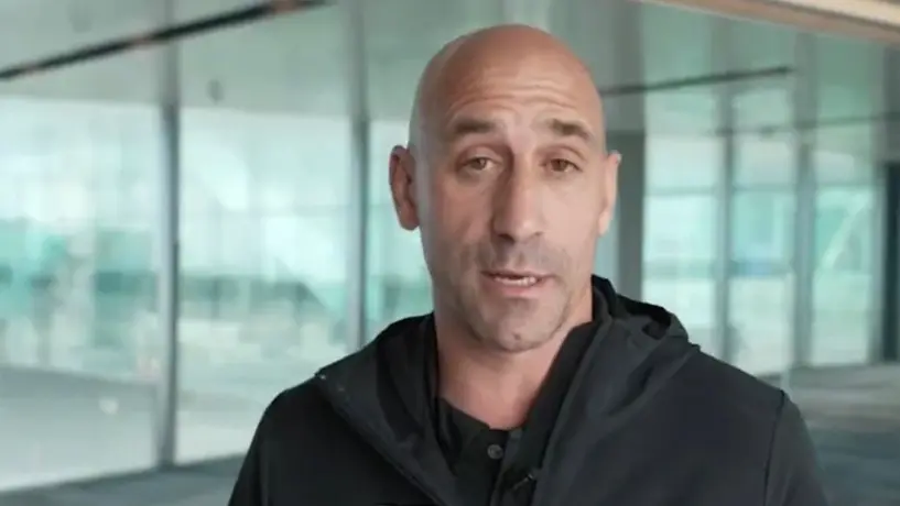 Luis Rubiales tras beso con Jennifer Hermoso: 'Seguramente me he equivocado'