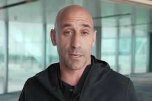 Luis Rubiales tras beso con Jennifer Hermoso: 'Seguramente me he equivocado'