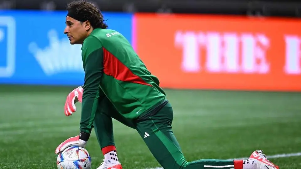 Guillermo Ochoa enciende alarmas en el Tri por problemas en el cuello con el Salernitana