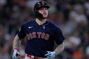 Alex Verdugo conectó cuadrangular en vapuleada de Red Sox a Astros