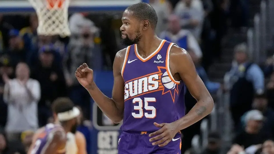 NBA: Durant, Booker y los Suns apagan a los Warriors en casa