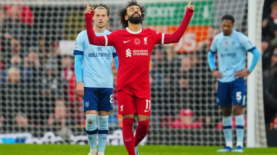 Salah llega a los 100 goles en inglaterra en el triunfo de Liverpool ante Brentford