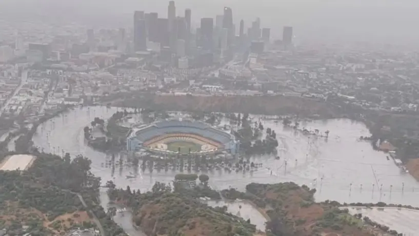 Dodger Stadium se inunda luego del paso de la tormenta Hilary