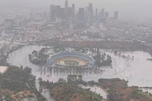 Dodger Stadium se inunda luego del paso de la tormenta Hilary