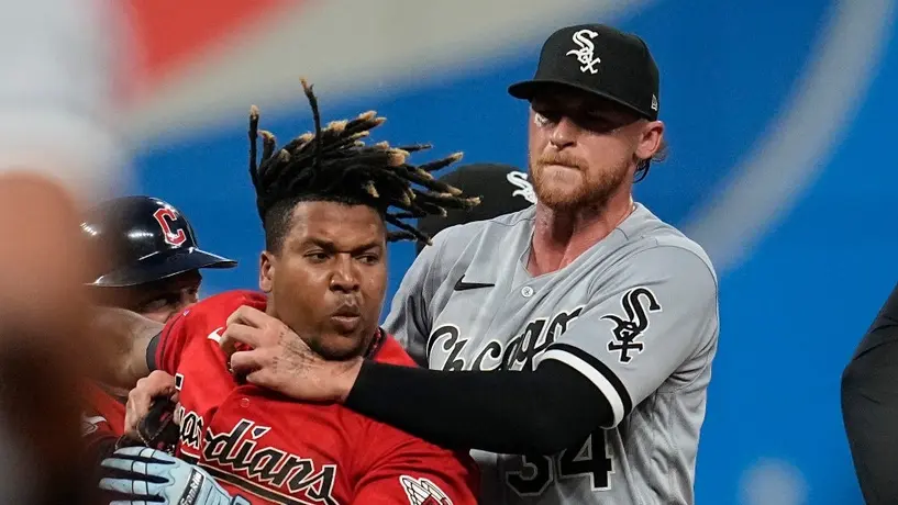 MLB: Multas y sanciones que dejó la bronca entre beisbolistas en el Guardianes y Medias Blancas