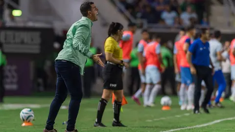 Ismael Rescalvo cuestionó el tiempo agregado: “Lo justo hubiera sido 8 minutos"