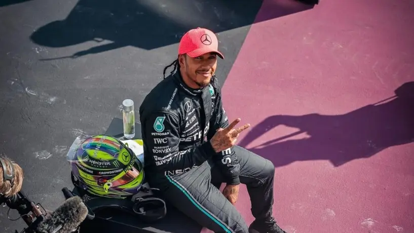Lewis Hamilton explica el choque del mexicano: "Pérez fue lento"