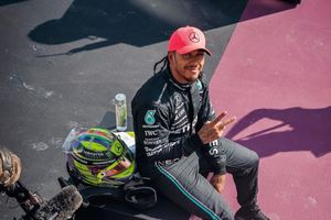 Lewis Hamilton explica el choque del mexicano: "Pérez fue lento"
