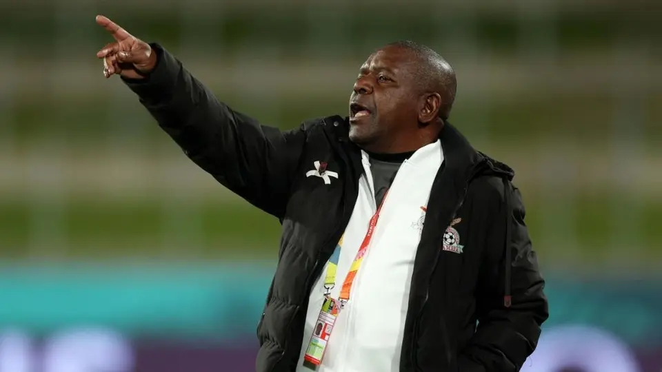 FIFA investiga acusaciones sobre DT de Zambia por manosear los pechos de una jugadora