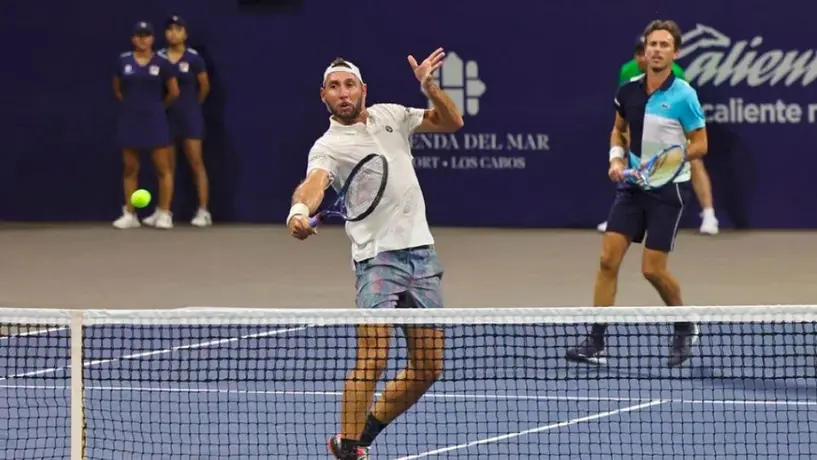 Santiago González y  Edouard Roger-Vasselin avanzan en el Abierto de Los Cabos