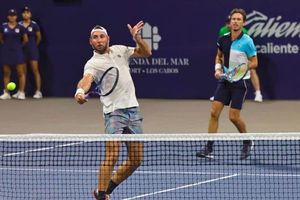 Santiago González y  Edouard Roger-Vasselin avanzan en el Abierto de Los Cabos
