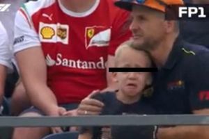 ¡Qué detalle! Niño llora tras el choque de Checo Pérez y Red Bull lo invita al paddock