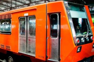 Usuarios del Metro Pantitlán tienen que correr tras el cambio de sentido de las escaleras eléctricas