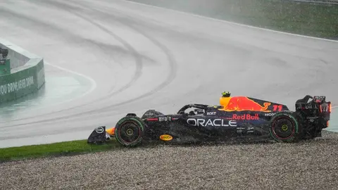 Checo Pérez sobre su despiste en el GP de Países Bajos: 'Pisé un charco y perdí el control'