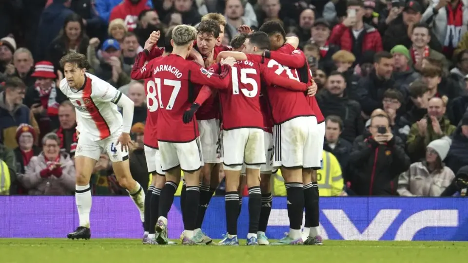 Manchester United venció al Luton y consigue su segunda victoria consecutiva en la Premier