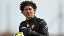 Álvaro Morales se burla de Memo Ochoa por ser banca con el Salernitana