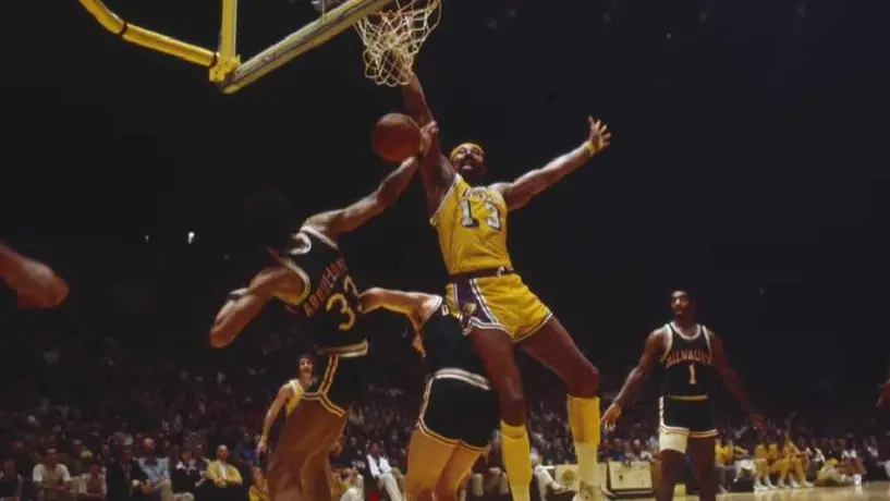 Jersey de Wilt Chamberlain se vende por precio récord en subasta