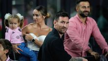 ¡Suma a una buena causa! Messi donó jersey autografiado a fundación de Selena Gómez