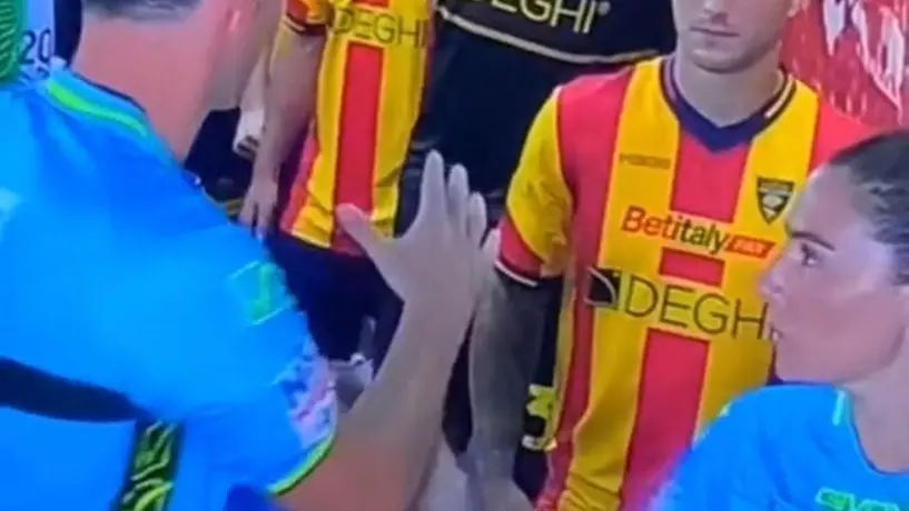 Luca Sachi, árbitro italiano, cerca de recibir una sanción por negarle un saludo a una compañera