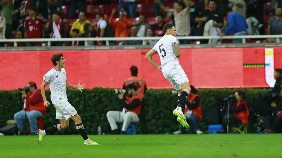 Sevilla se impone al Real Betis en el Derbi Sevillano jugado en el Estadio Akron