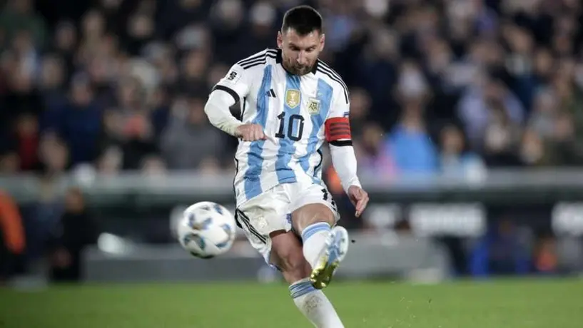¡El efecto Messi! Cientos de aficionados recibieron a la Selección Argentina en Bolivia