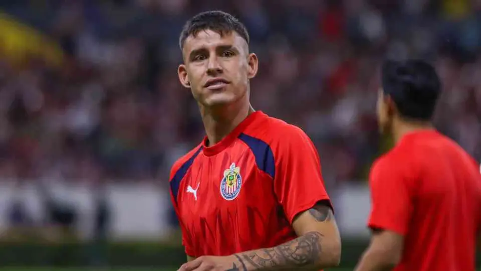 ¡Duro regreso! 'Chicote' Calderón volvió a la actividad con Chivas entre abucheos