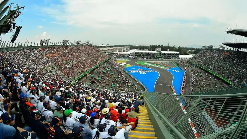 ¡Ya les pusieron un alto! Puente del Foro Sol es tapado para restringir vista en el GP de México