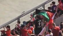 Multan a aficionado que llevó bandera de Palestina a juego de River Plate