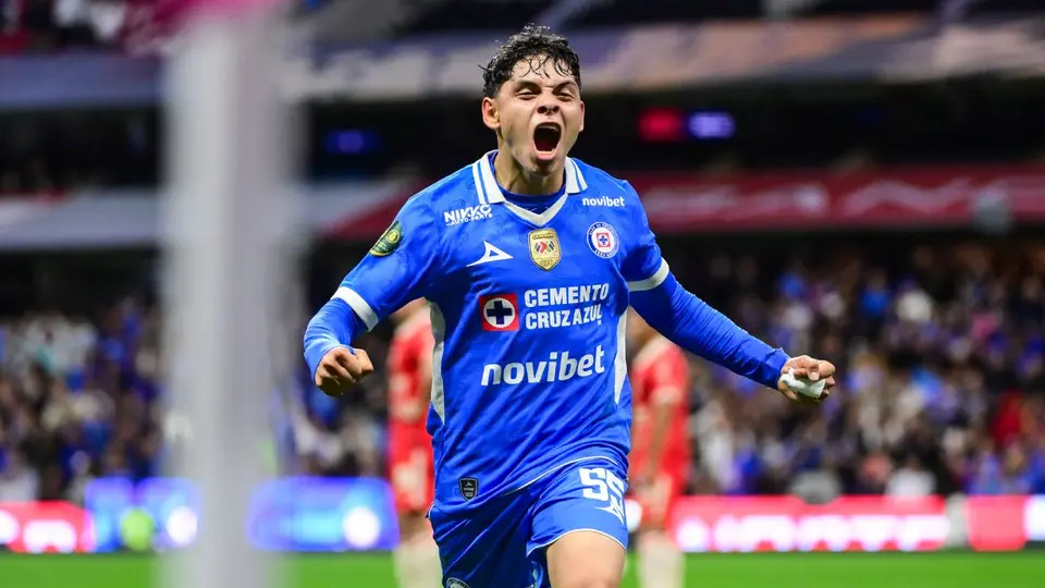 Rogelio González, jugador de Cruz Azul, en celebración | IMAGO 7