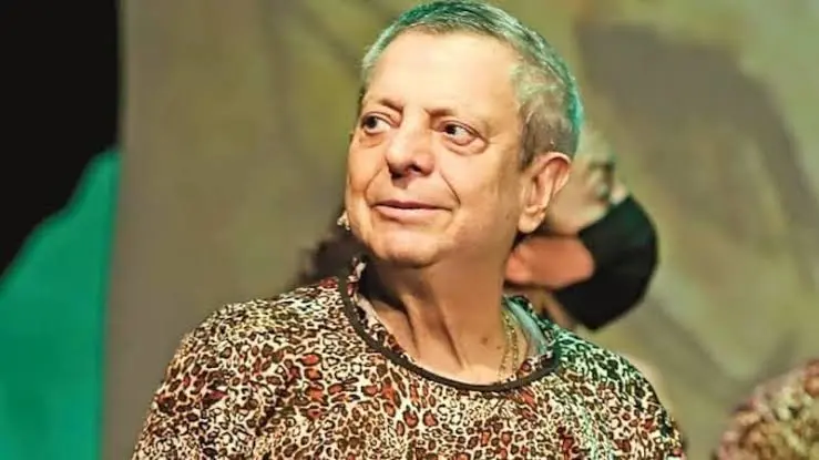 César Bono celebró su cumpleaños número 76 durante una función de la obra Defendiendo al cavernícola./ IG:  @ed.gallego