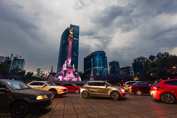 La Ciudad de México encabeza la lista de zonas metropolitanas más afectadas, con 211 horas perdidas por persona al año./ Pixabay