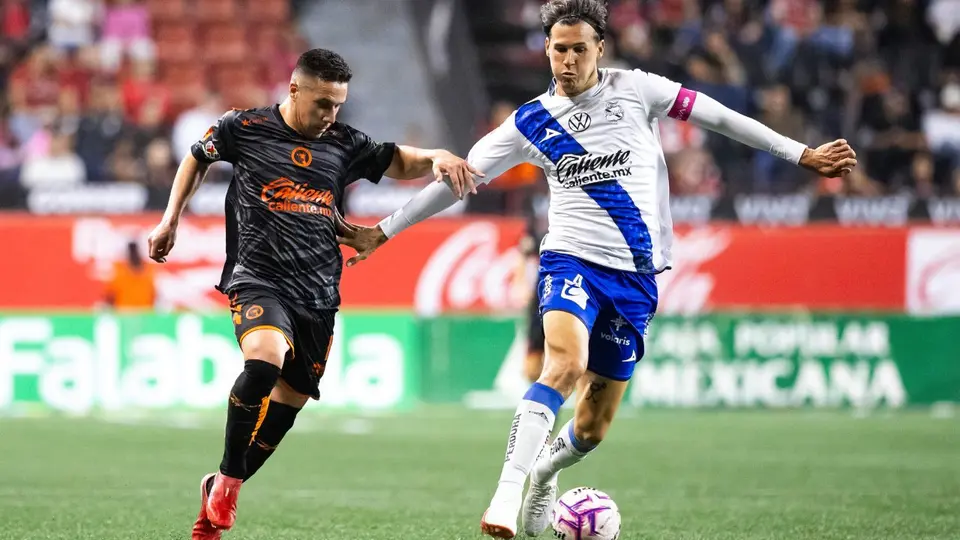 Francisco González y Juan Vargas en el partido de Tijuana contra Puebla en el Apertura 2026 de la Liga MX | IMAGO 7