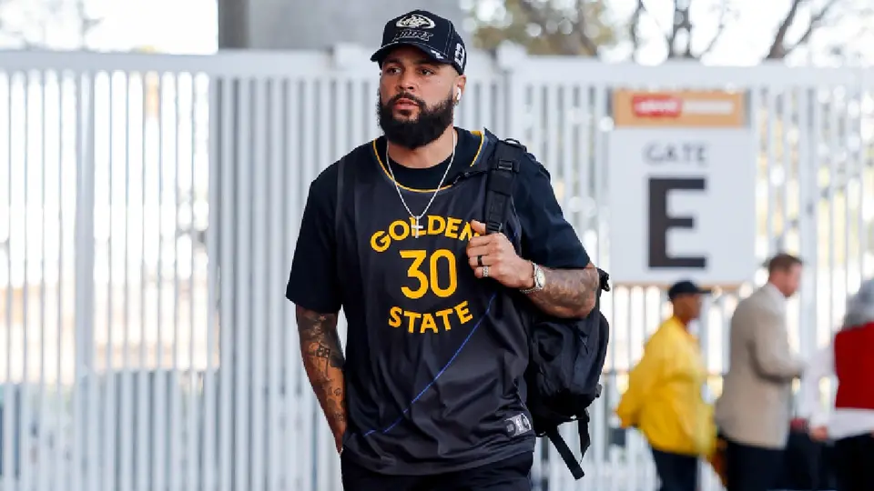 Mike Evans rinde homenaje a Stephen Curry antes del Monday Night Football