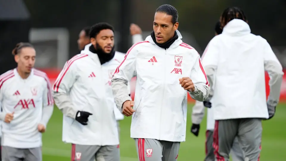 Jugadores de Liverpool en entrenamiento previo a su partido de Champions League | AP