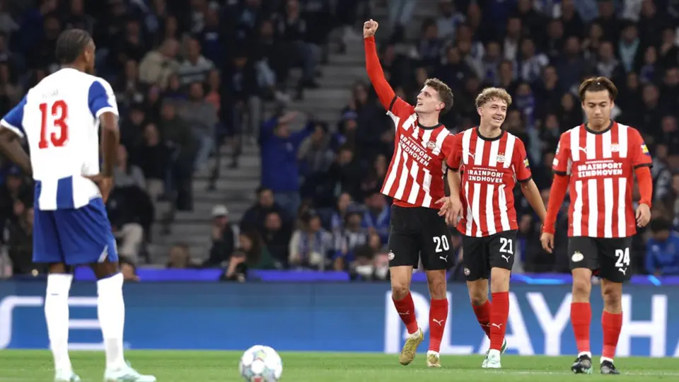PSV sorprende al Porto y consigue su primera victoria en la Champions League